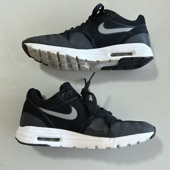 Nike Air Max Women’s Black Sneakers size 8 - Picture 4 of 5